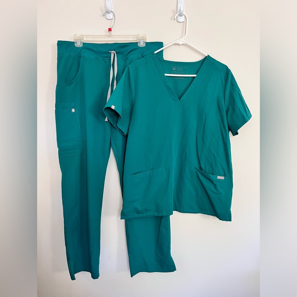 Figs Women’s Hunter Green Set